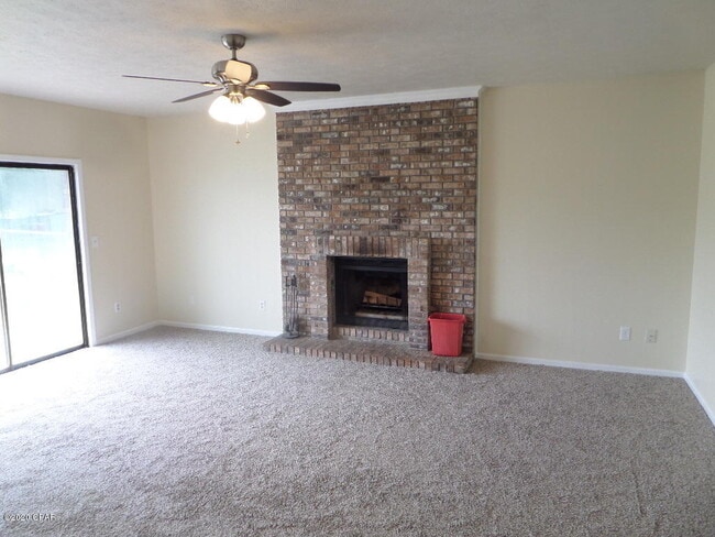 Building Photo - 3727 Greentree Pl