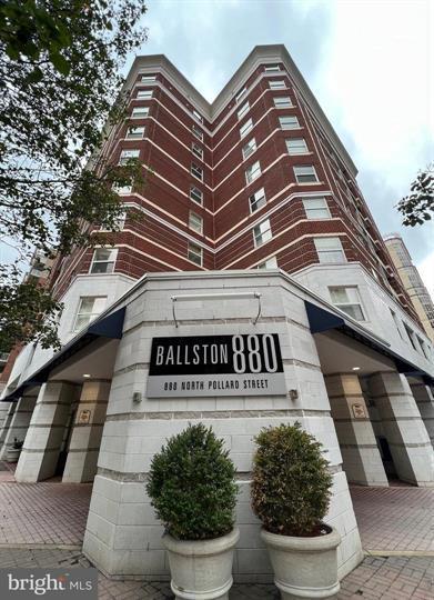 Building Photo - 880 N Pollard St