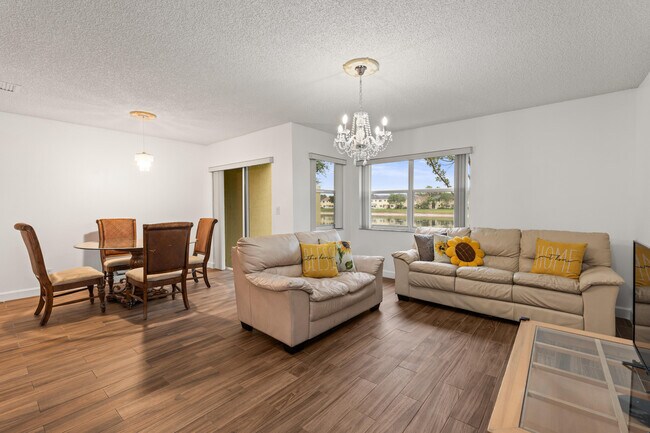 Foto del edificio - 800 Imperial Lake Rd
