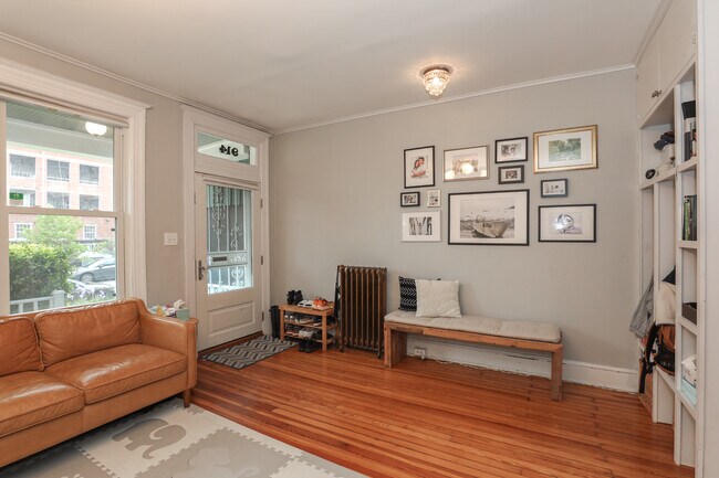 Foto del edificio - 914 Spring Rd NW