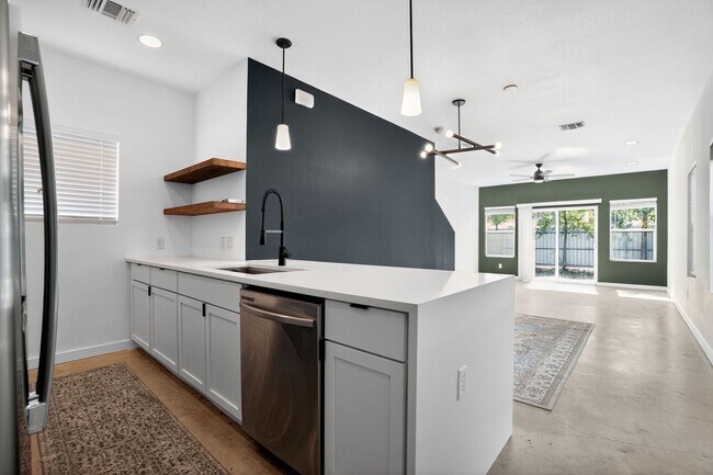Building Photo - Urban Modern Living Near Downtown San Anto...