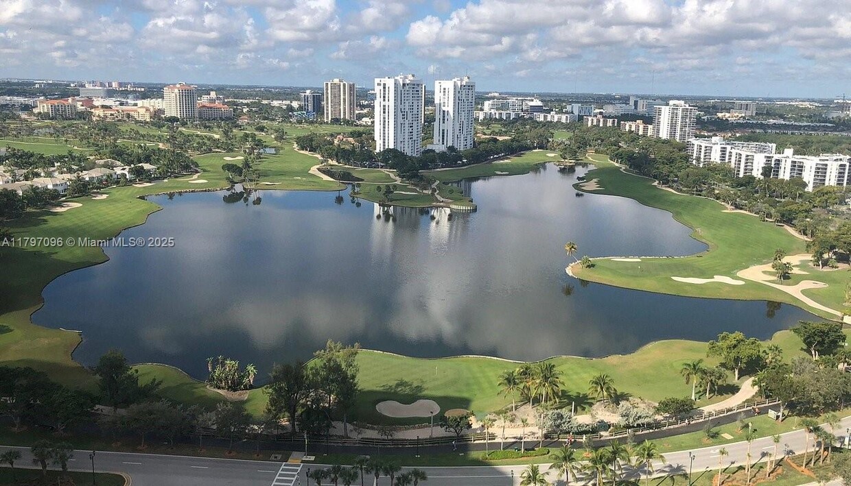 Primary Photo - 20200 W Country Club Dr