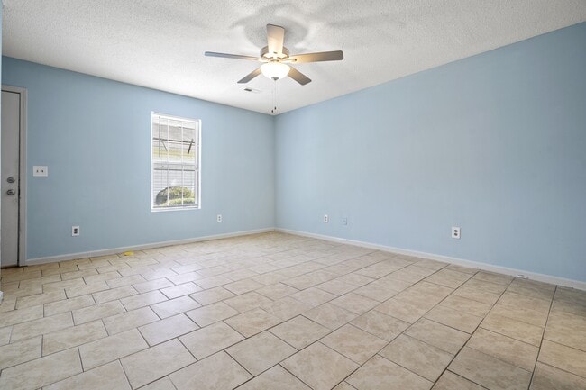 Building Photo - 1318 Harmony St