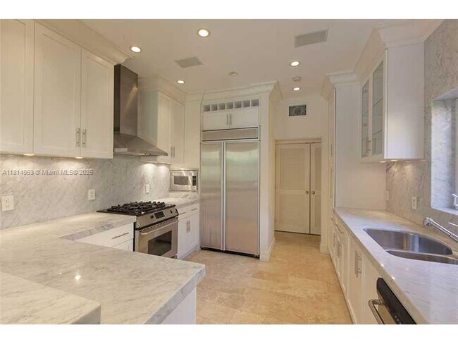 Foto del edificio - 745 Lakeview Dr
