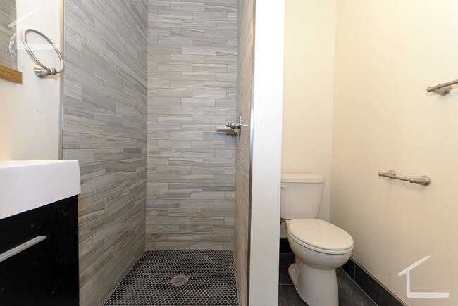 Building Photo - 34 Bentley St