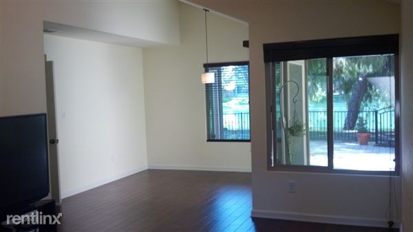 Fotografía del edificio - 4167 Pinewood Lake Dr