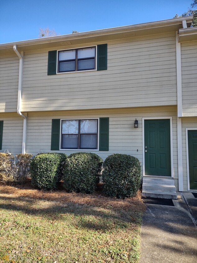 8494 Pineland Dr, Jonesboro, GA 30238 Townhome Rentals in Jonesboro
