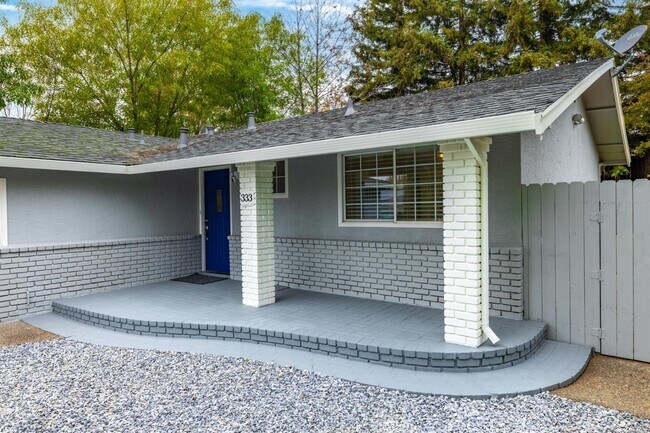 Building Photo - 333 Adobe Dr