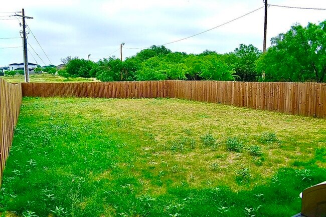Building Photo - 5626 Encanto Dr