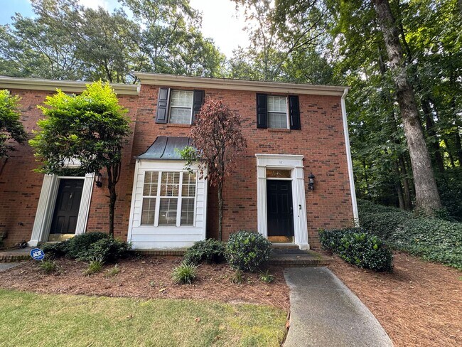 Foto del edificio - Nice Brick 2/2.5 Townhome in Atlanta- $2,750
