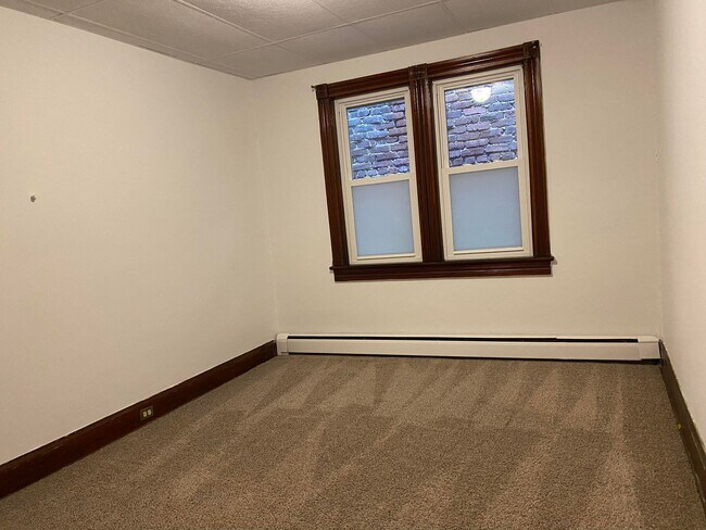 bedroom with carpet - 36 Market St