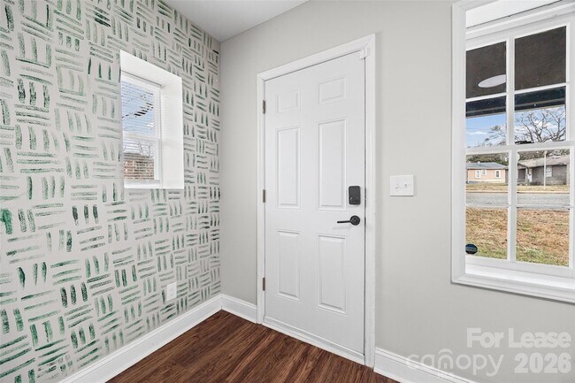 Foto del edificio - 1235 Bradford Heights Rd