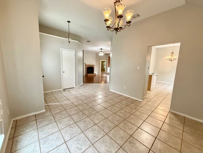 Foto del edificio - Charming 4-bed/2-bath in Bullard’s Legacy Estates!