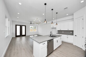 Building Photo - 4129 E Toliver St