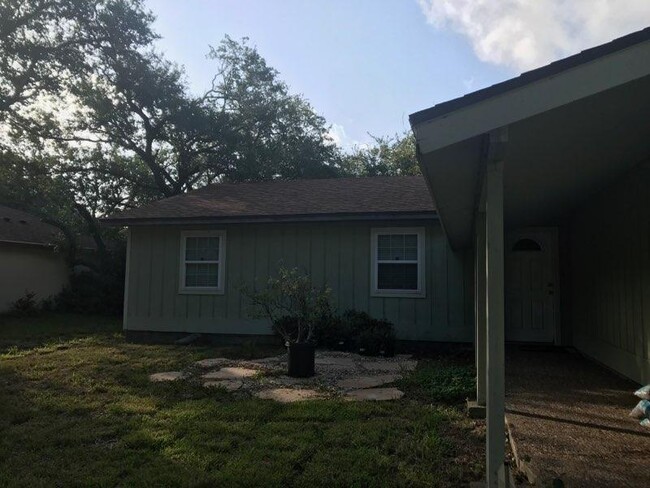 Building Photo - 116 Lantana Lane