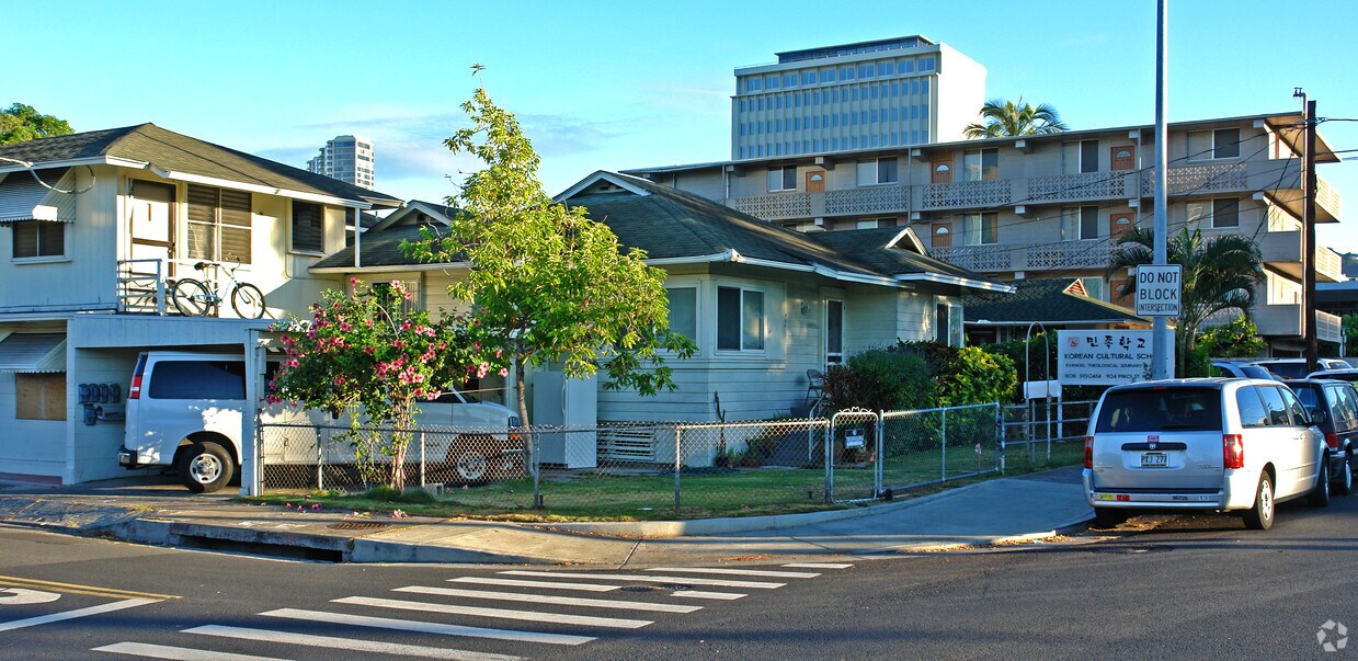 Primary Photo - 1146 Elm St
