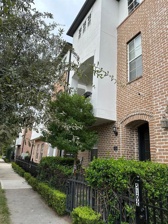 5104 Larkin St, Houston, TX 77007 Condo for Rent in Houston, TX