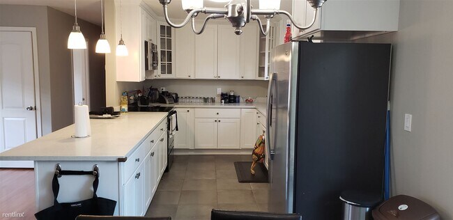 Building Photo - 1 br, 1 bath House - 710 Golden Oak Drive