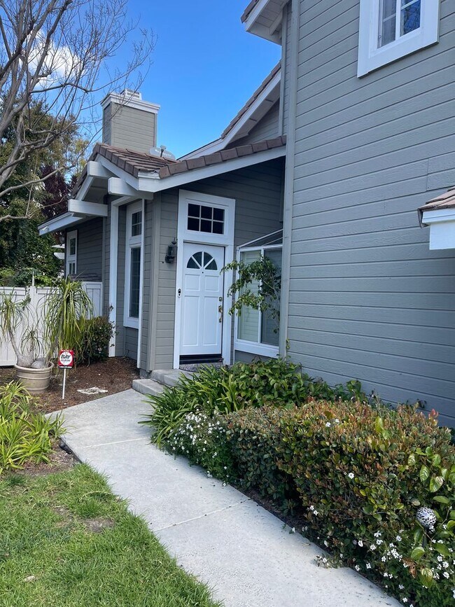 Foto del edificio - Updated 3BD/2.5BA 2-Story Townhouse in Pri...