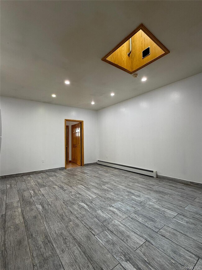 Foto del edificio - 42-16 Bell Blvd