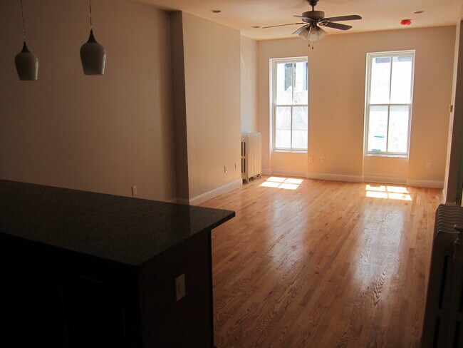 Building Photo - 128 S Swan St