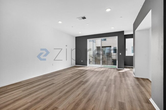 Foto del edificio - 5252 Beachfront Cove