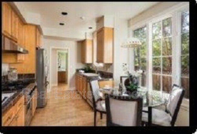 Foto del edificio - 646 Creek Dr