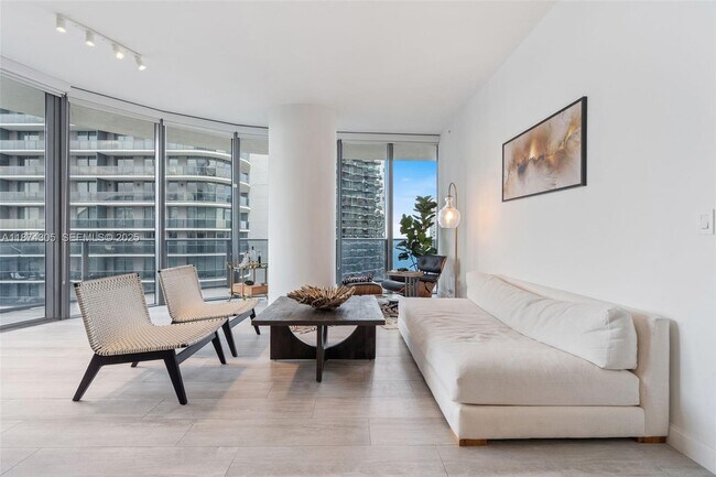 Foto del edificio - 45 SW 9th St