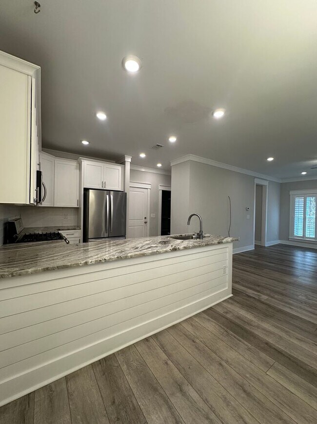 Foto del edificio - Gorgeous newer 2-Story, 4 bedroom Home in ...