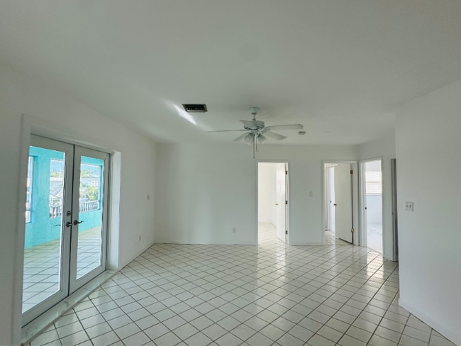 Building Photo - 486 Airport Dr S