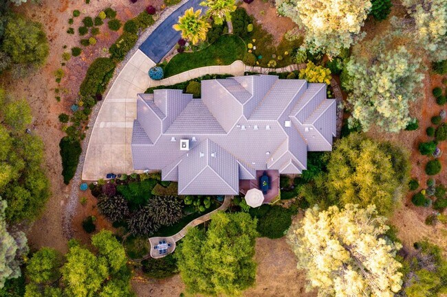 Building Photo - LUXURY HOME IN WINCHESTER GOLF COMMUNITY