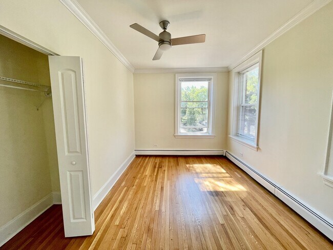 Foto del edificio - 7025 N Damen Ave