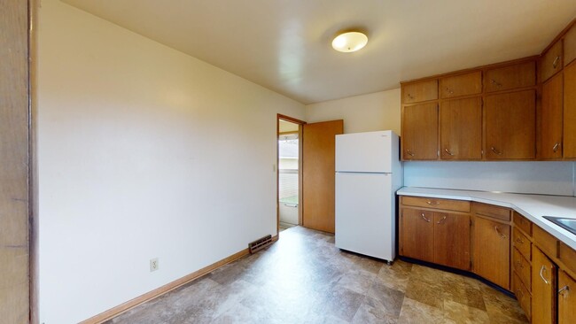 Foto del edificio - AVAILABLE AUGUST 1st! 2 Bedroom Duplex w/G...