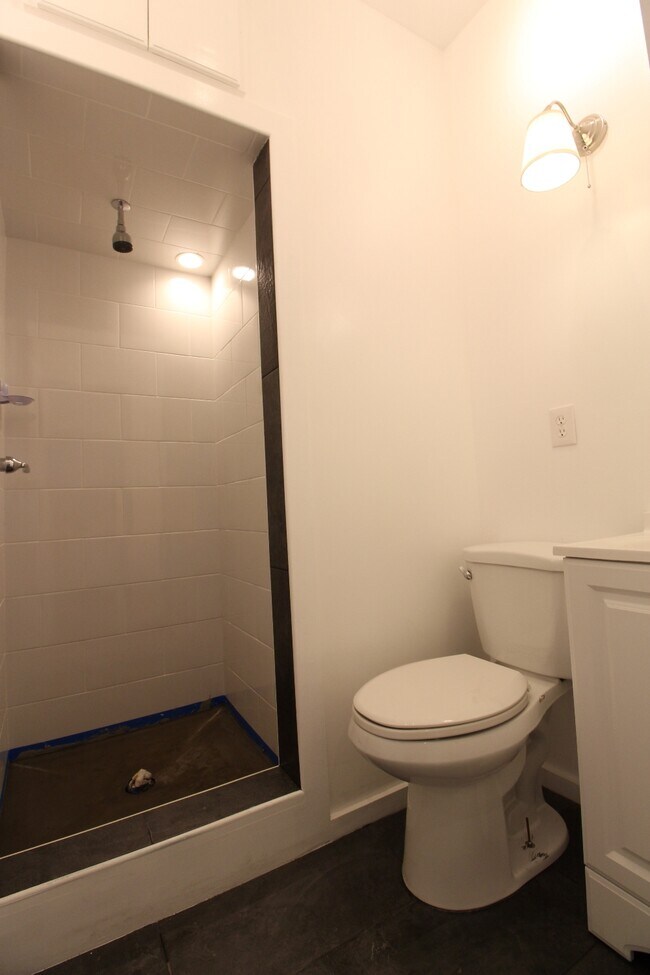 341 S 5th St Unit 2, Brooklyn, NY 11211 Room for Rent in Brooklyn, NY