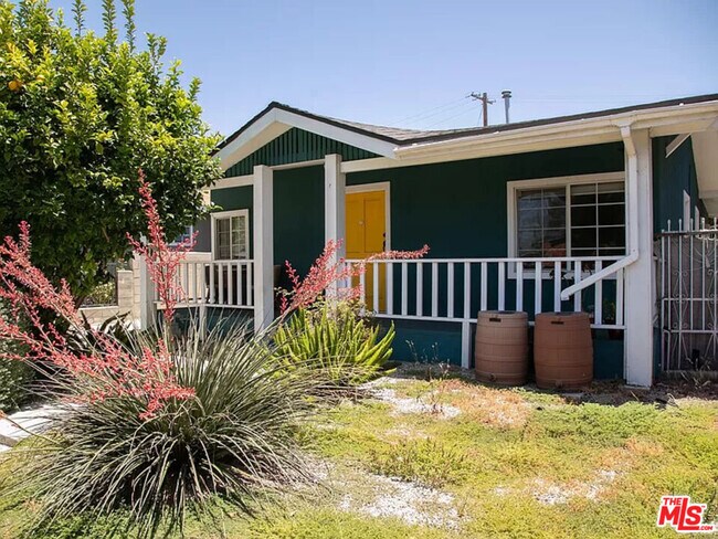 Building Photo - 3744 3rd Ave