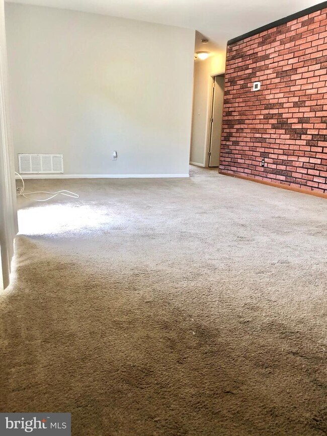 Building Photo - 819 Windstream Way