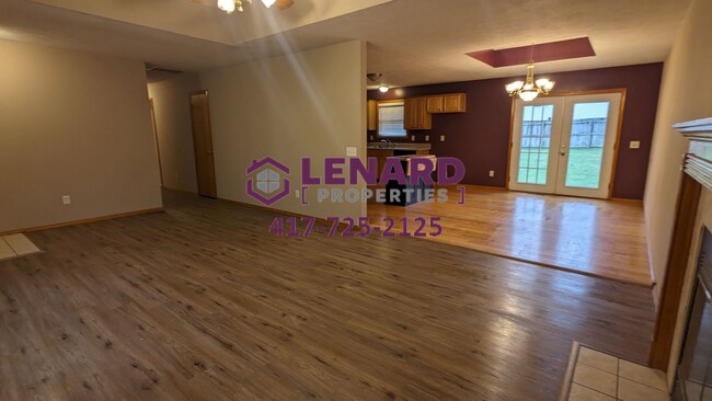 Foto del edificio - 3 Bedroom, 2 Bathroom House with Fenced Ba...
