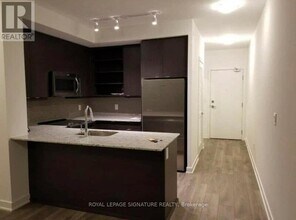 Building Photo - 4633 Glen Erin Dr