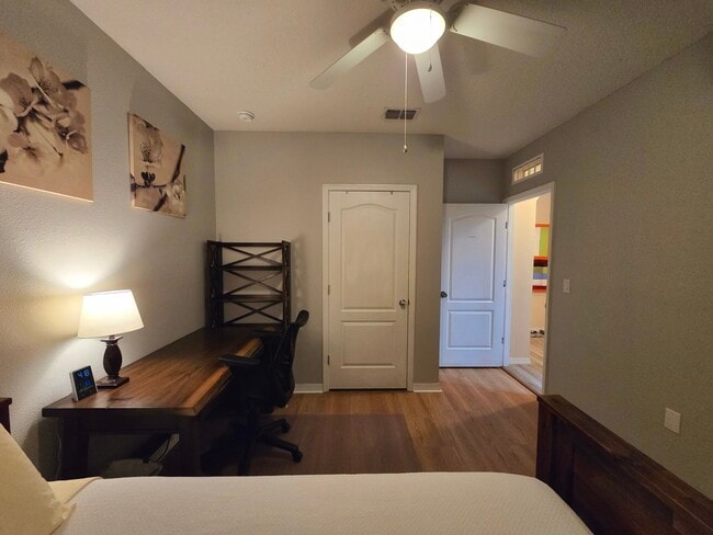 Foto del edificio - 384 Aberdeen Dr