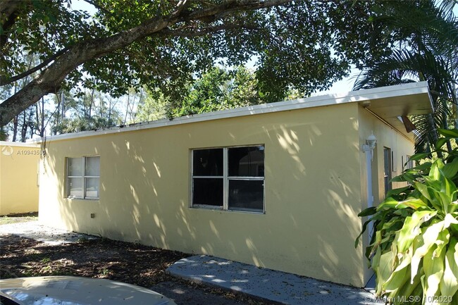 Building Photo - 703 NW 19th Terrace
