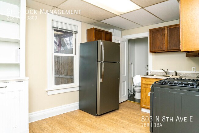 Foto del edificio - 803 N 8th Ave E