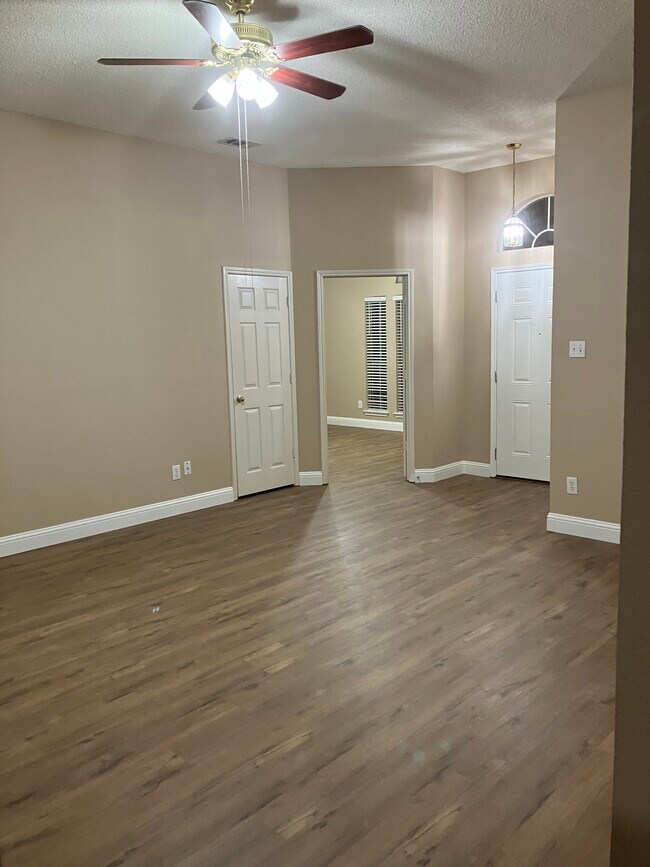 Foto del edificio - 113 Walnut Ln
