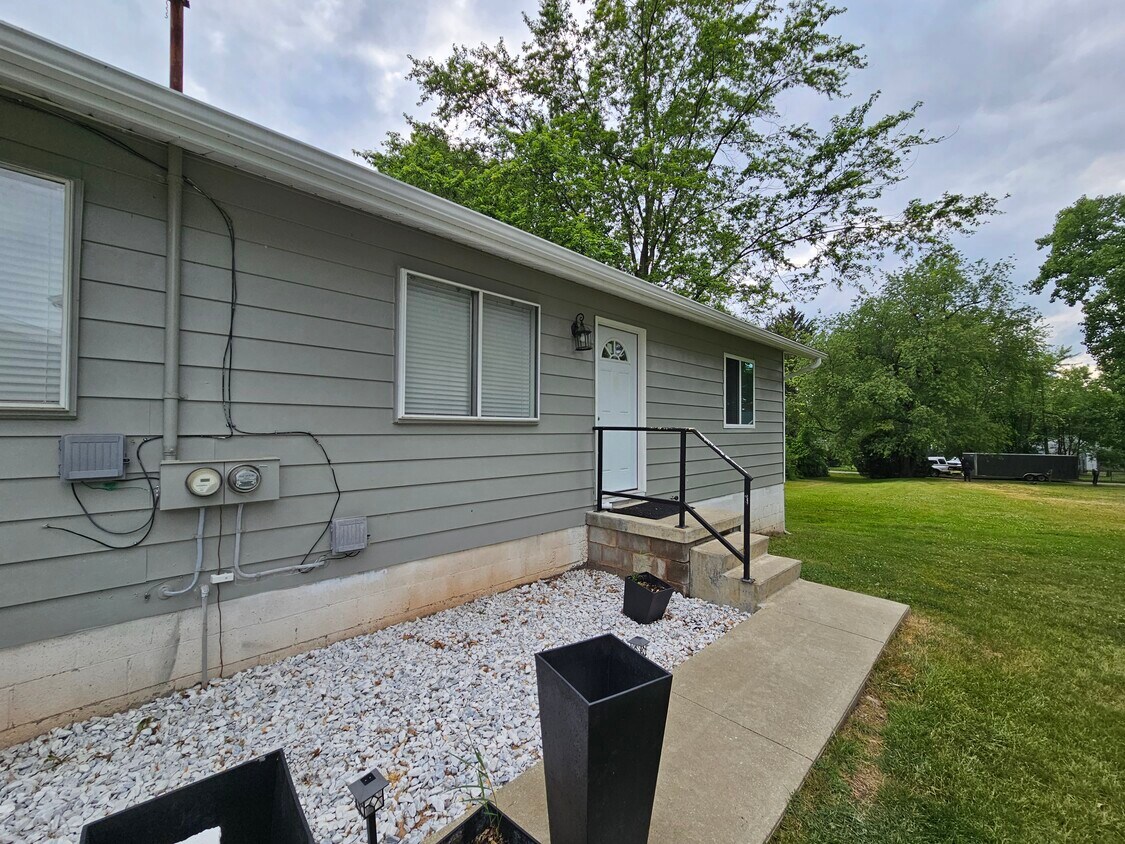 Front - 2761 Michaels Dr