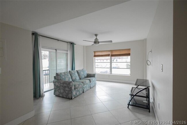 Foto del edificio - 4152 Inverrary Dr