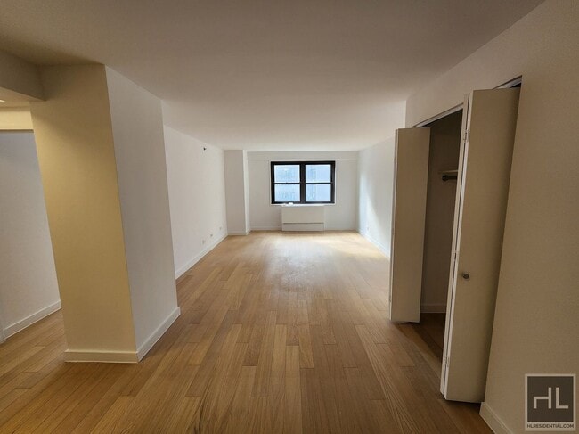 Building Photo - Beautiful 3-BR in Murray Hill