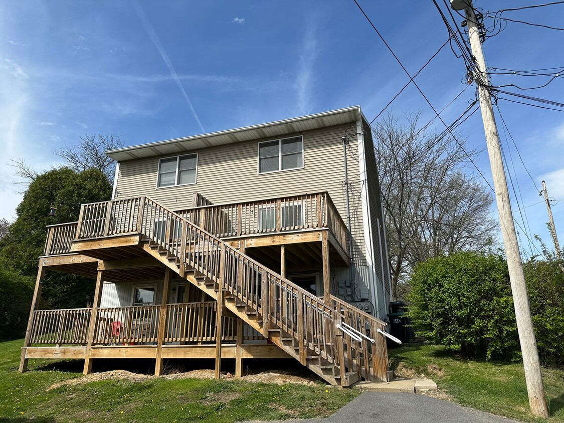 Building Photo - 830 S Pugh St