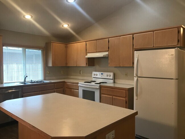 Foto del edificio - **$500 OFF First Full Month's Rent** *Fres...