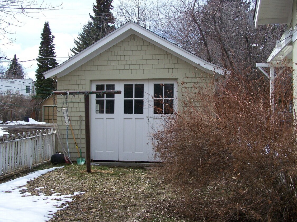 Foto principal - Centrally located close to MSU, not far fr...