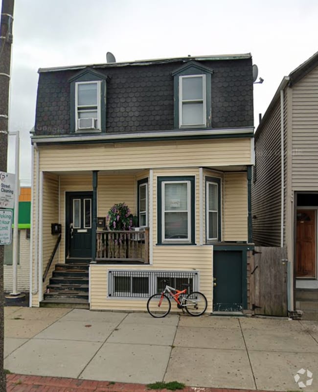 Building Photo - 319A Bennington St