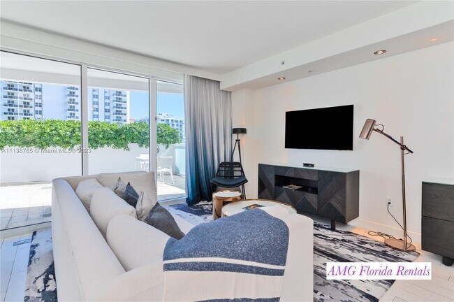 Building Photo - 3101 Bayshore Dr